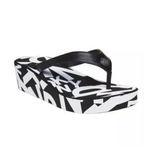 DKNY‎ Black Women's Signature Wedge Platform Sandals size 9 A11